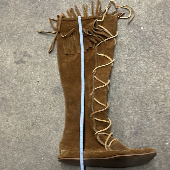 Circa 1970 vintage authentic Minnetonka moccasin lace boots.Leather sole. Size 7 - Picture 9 of 10